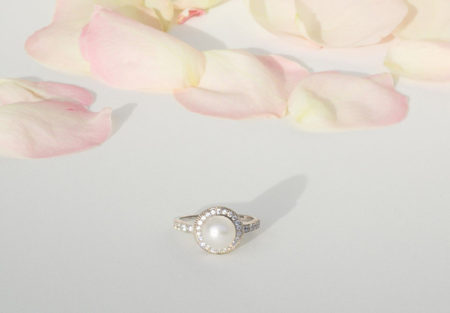 NM in White Zarina