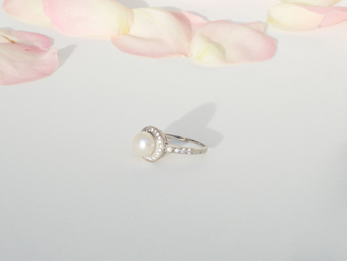 NM in White Zarina