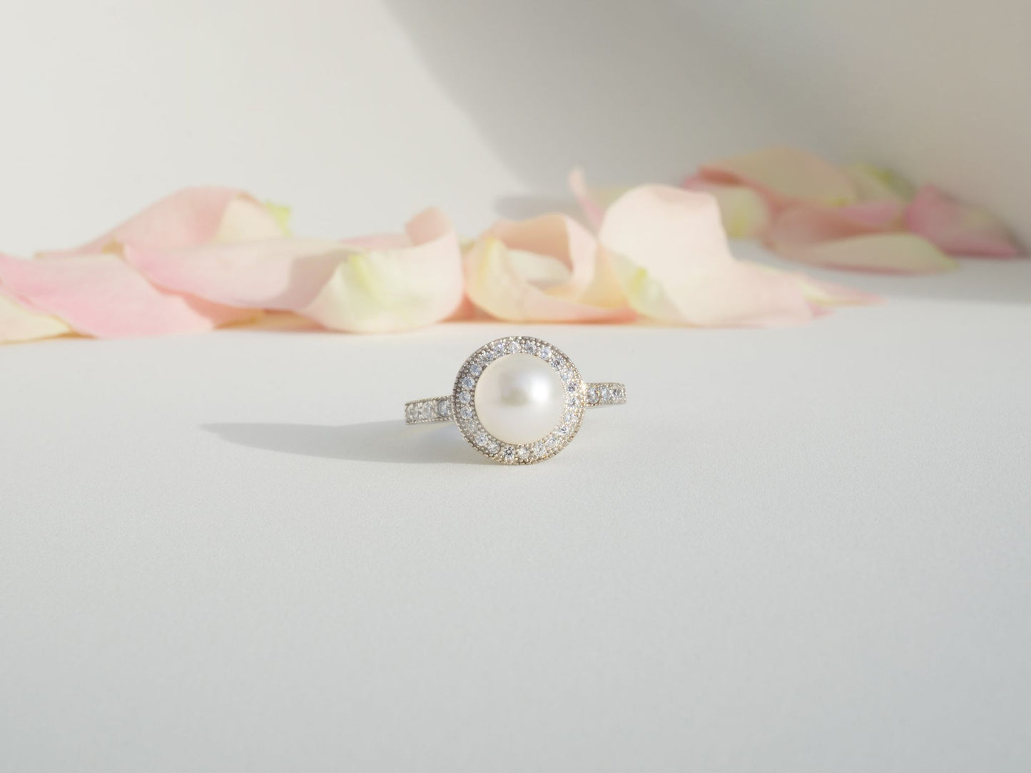 NM in White Zarina